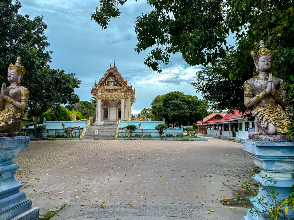 Wat Khunaram Koh Samui thailand _ laugh travel eat