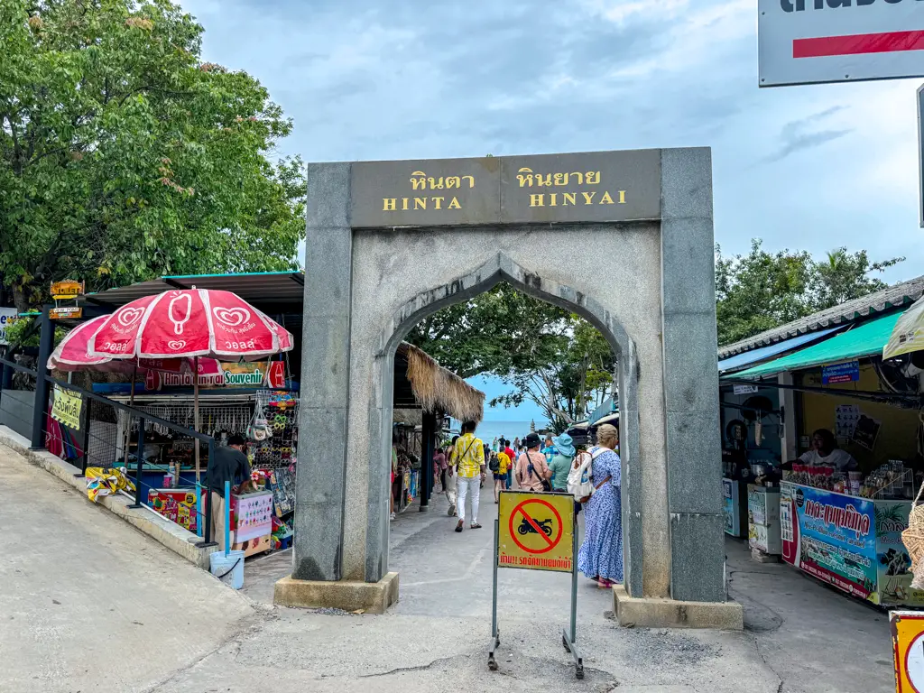 grandfather grandmother rock Koh Samui thailand _ laugh travel eat