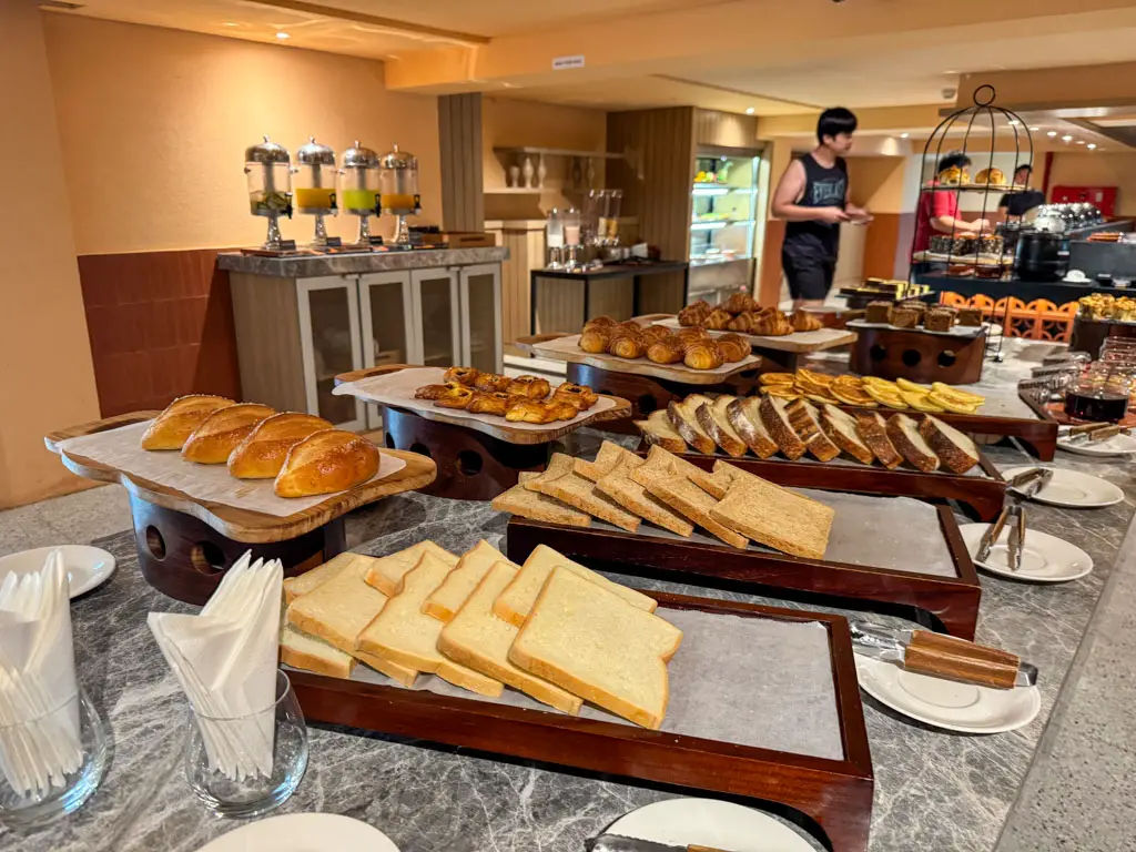 breakafst voco bali seminyak bali _ laugh travel eat