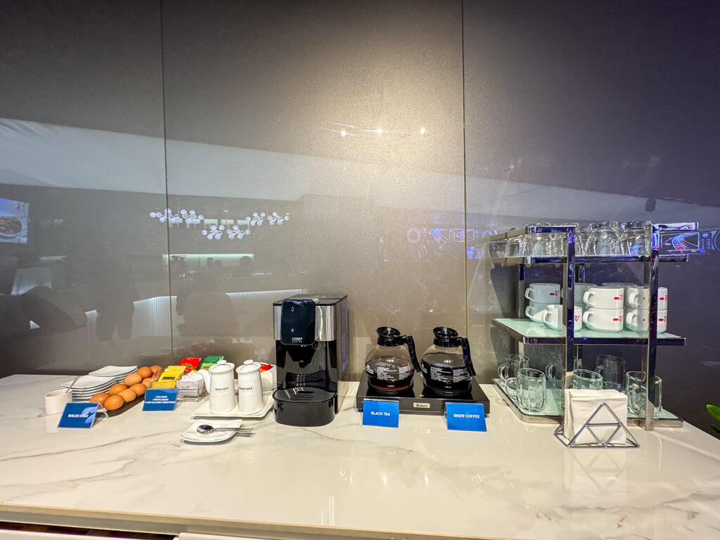 food at club v e gaming pullman saigon center Ho Chi Minh City Vietnam _ laugh travel eat