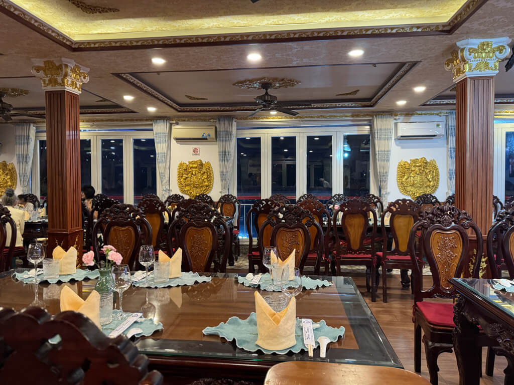 indochina quee dinner cruise Ho Chi Minh City Vietnam _ laugh travel eat-