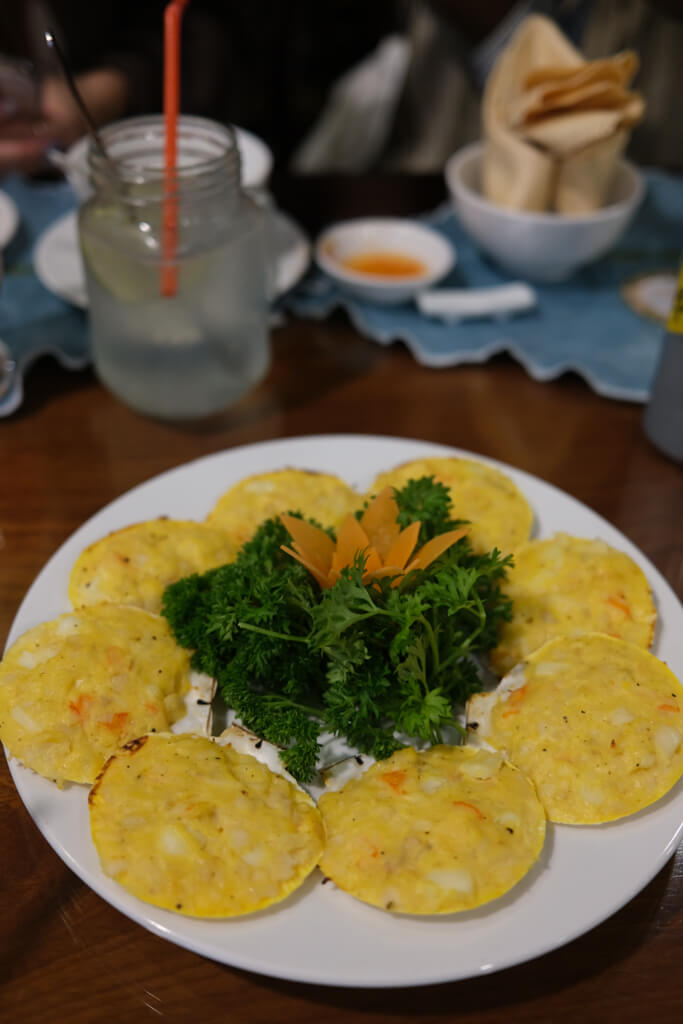 indochina quee dinner cruise Ho Chi Minh City Vietnam _ laugh travel eat