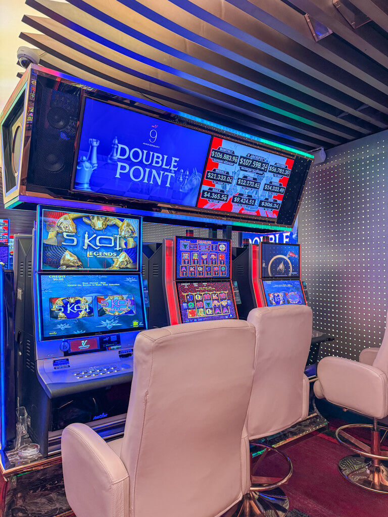 slots machine club v e gaming pullman saigon center Ho Chi Minh City Vietnam _ laugh travel eat