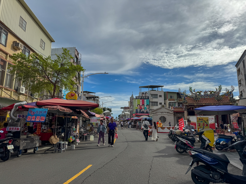 qijin street market Kaoshiung Taiwan _ laugh travel eat