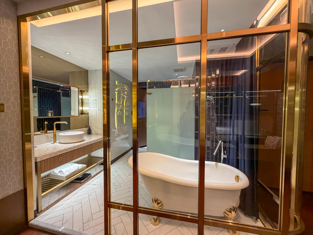 bathroom in room oku hotel taichung taiwan _ Laugh Travel Eat