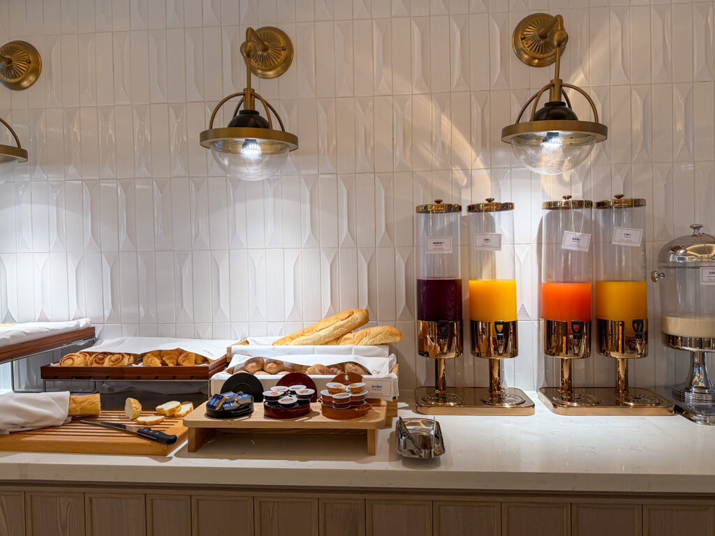 breakfast bread and pastries oku hotel taichung taiwan _ Laugh Travel Eat