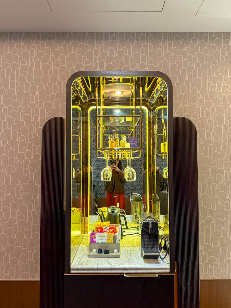 waterbar in room oku hotel taichung taiwan _ Laugh Travel Eat