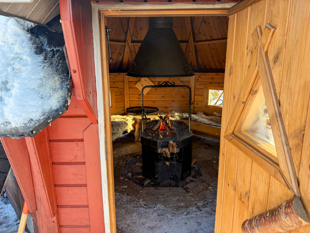 hut to rest husky safari rovaniemi finland _ laugh travel eat
